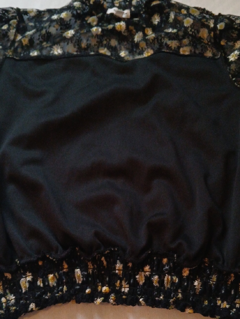Black Daisy-Print Sheer Ruffle-Trim Blouse Size M - Picture 6 of 8